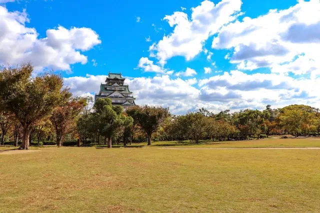 Osaka Castle and Nishinomaru garden