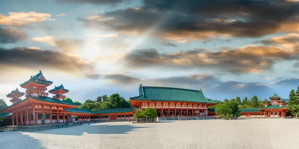 Access to Heian Jingu Shrine