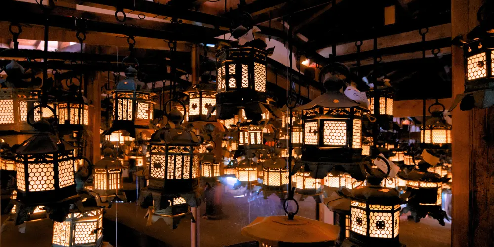 At Fujinaminoya, you can see lanterns beautifully lit up.