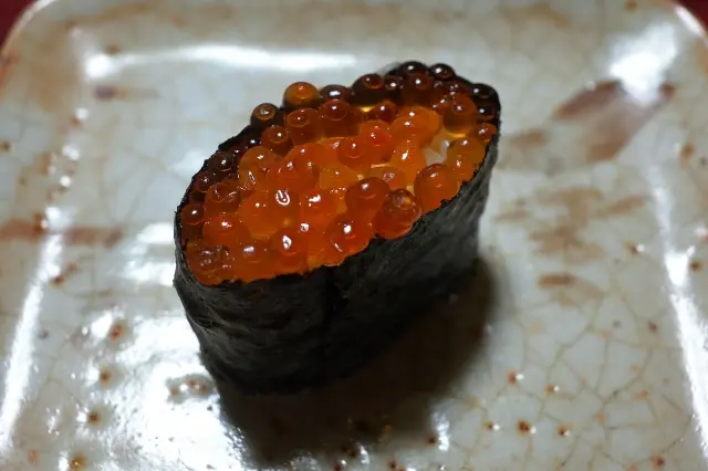 gunkan sushi - What to eat in Japan?