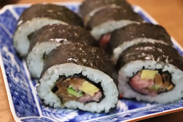 maki sushi - What to eat in Japan?