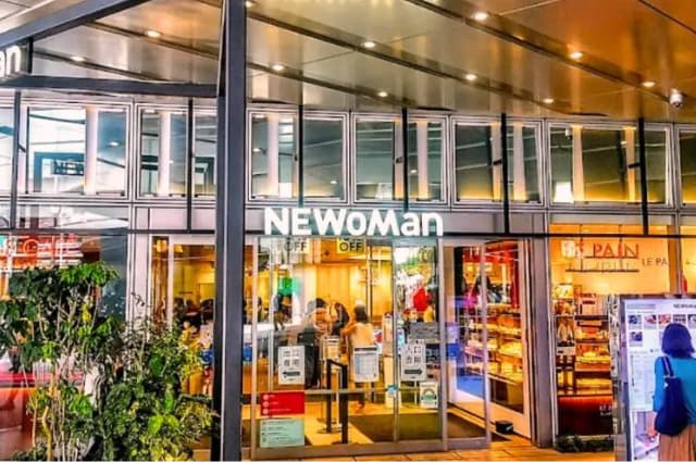 NEWoMan offers not only fashion but also high-quality experiences from around the world in various genres such as lifestyle, beauty, cafes and restaurants, food, and culture.