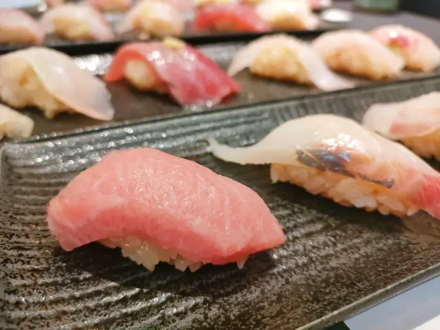 nigiri sushi - What to eat in Japan?