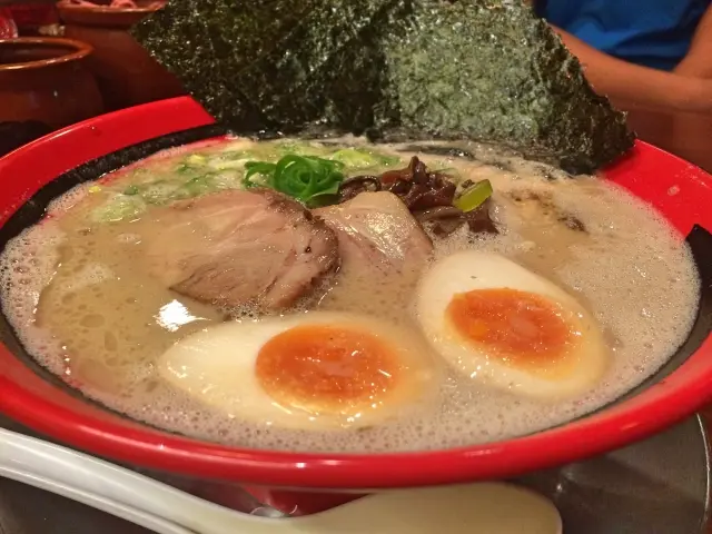 tonkotsu ramen - what to eat in japan